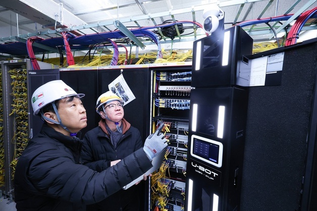 LGU+, 'AI·디지털 트윈' 네트워크 자율화…품질·신뢰 모두 잡는다