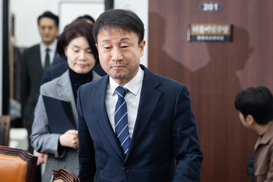 與 "부동산 감독원 통해 망국적 부동산 투기 뿌리 뽑을 것"