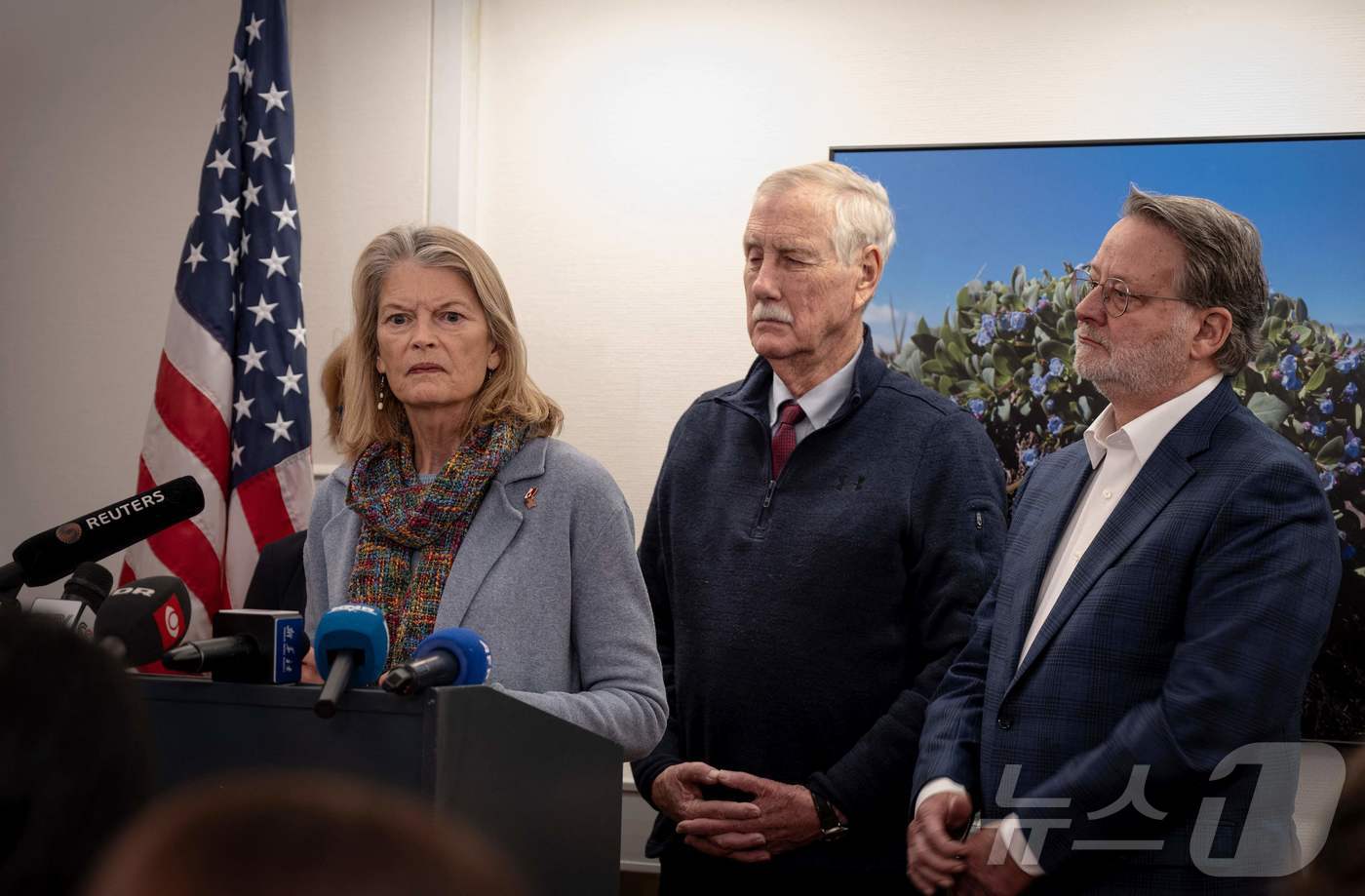 (누크 AFP=뉴스1) 이창규 기자 = 9일(현지시간) 그린란드를 방문한 미국 상원의원 대표단이 기자회견을 하고 있다. 2026.2.9./뉴스1ⓒ AFP=뉴스1