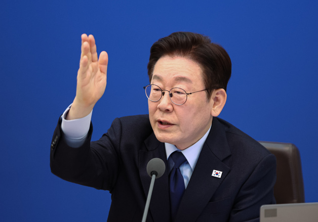 李대통령 "일자리 질 높이려면 고용 유연성 대안 만들어내야"