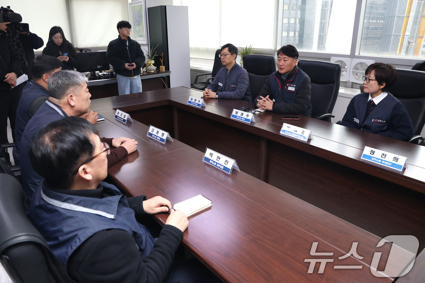 (서울=뉴스1) 이광호 기자 = 양경수 민주노총 위원장이 10일 오전 서울 영등포구 여의도 한국노총에서 가진 김동명 한국노총 위원장과 간담회에서 인사말을 하고 있다.  2026.2 …