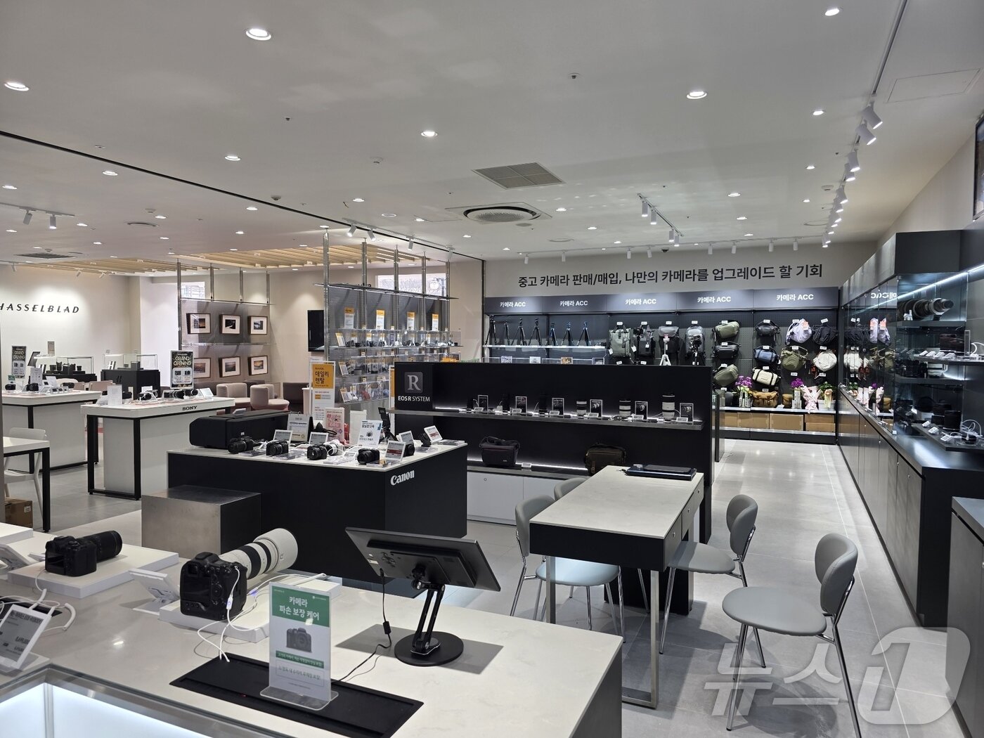 본문 이미지 - 롯데하이마트 잠실점 카메라 매장 ⓒ 뉴스1 이형진 기자