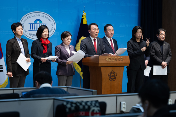 국민의힘 국토위원들, 민주당 법안 강행처리 규탄 기자회견