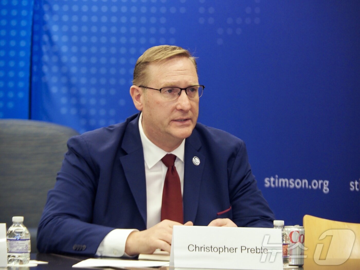 본문 이미지 - 미국 싱크탱크 스팀슨센터의 크리스토퍼 프레블 미국 대전략 담당 소장이 9일(현지시간) 워싱턴DC에서 열린 한국 특파원단과의 간담회에서 발언하고 있다.(워싱턴 특파원단) ⓒ 뉴스1 류정민 특파원