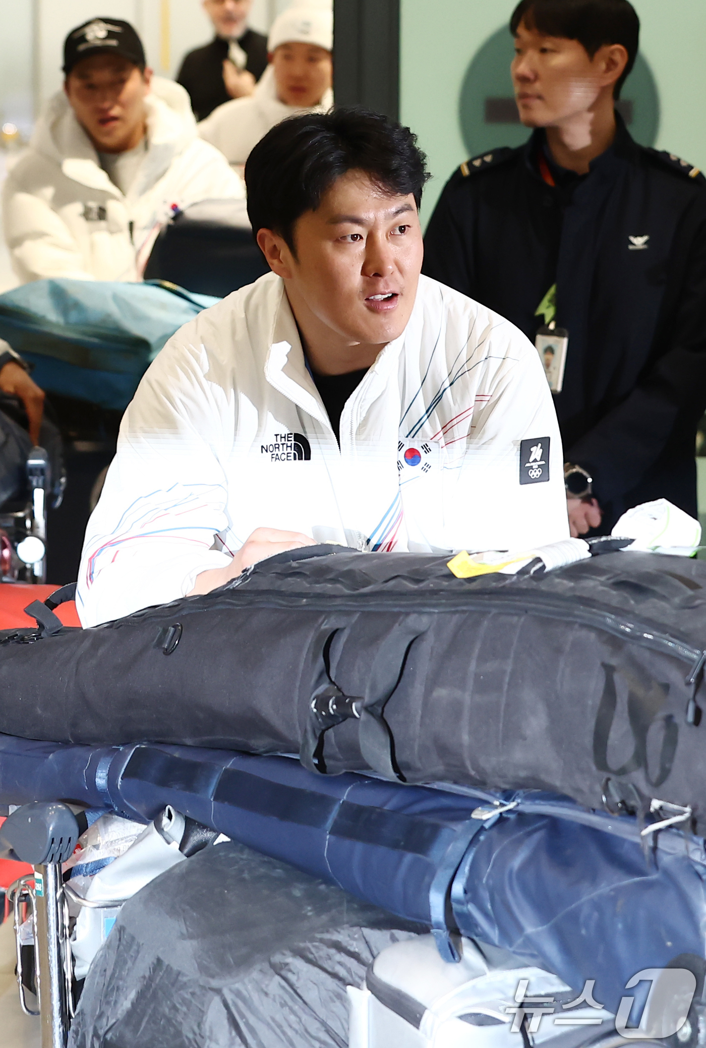 (인천공항=뉴스1) 김민지 기자 = 2026 밀라노·코르티나담페초 동계 올림픽에서 한국에 400번째 올림픽 메달을 안겨준 스노보드 김상겸이 10일 오전 인천국제공항을 통해 귀국하고 …