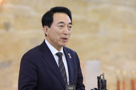 회의 결과 브리핑하는 박수현 대변인