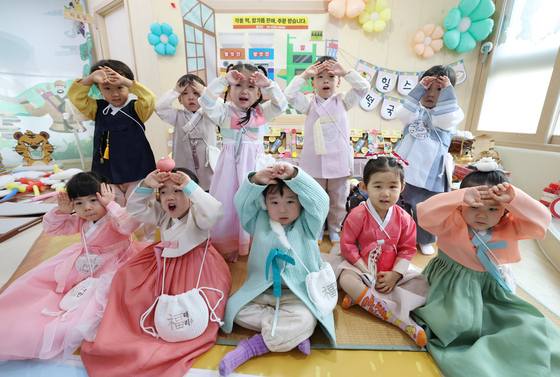 [뉴스1 PICK]알록달록 한복 입고 '새해 복 많이 받으세요'