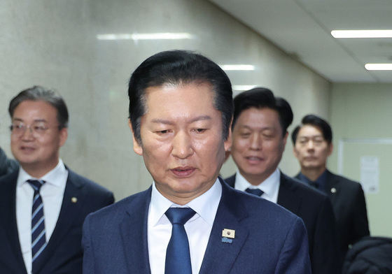 굳은 표정의 정청래 대표