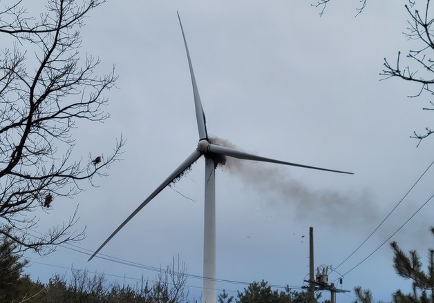 양산 에덴밸리 풍력발전기서 화재…산불 확산 막아(종합)