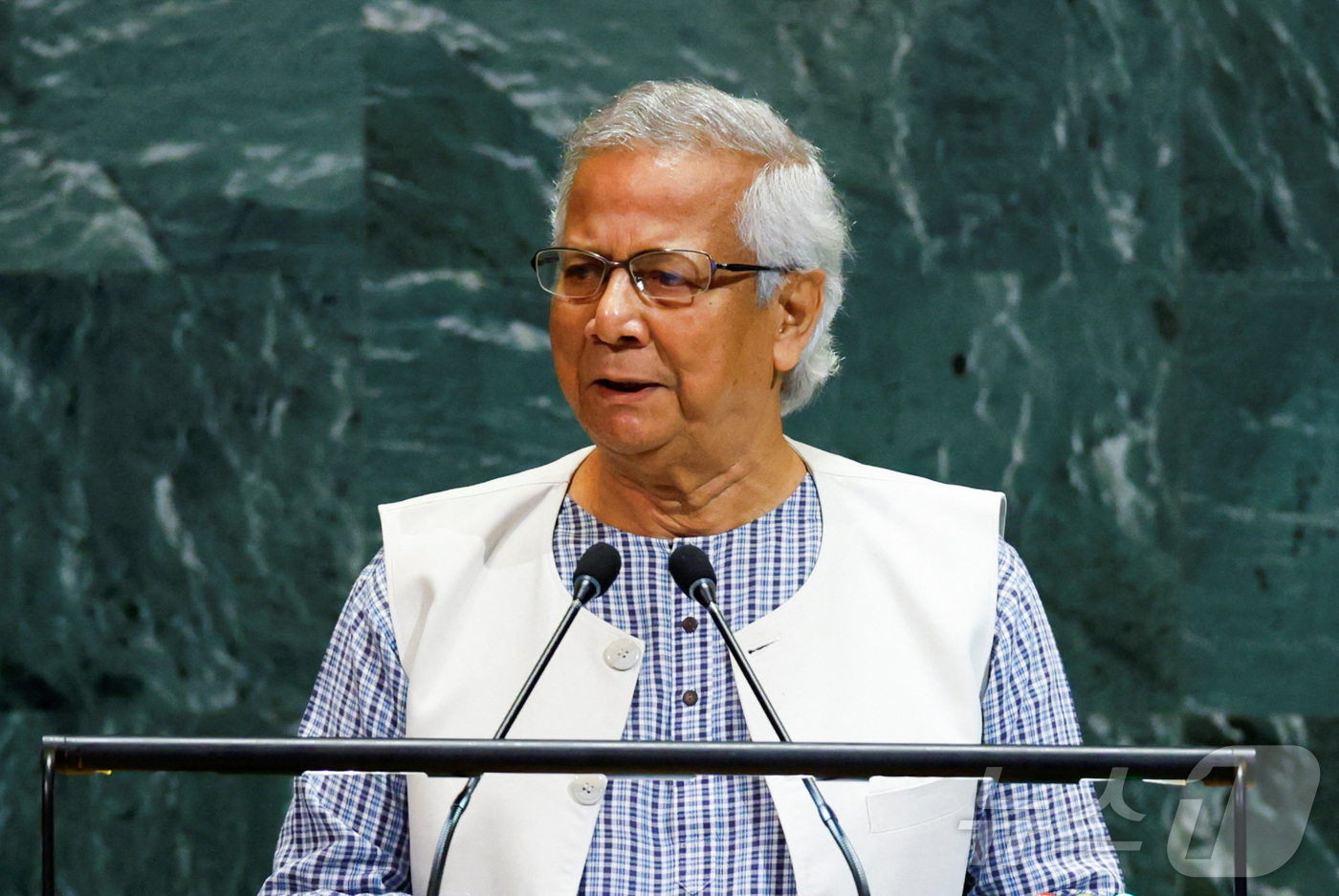 (로이터=뉴스1) 윤다정 기자 = 방글라데시 임시 정부 최고 고문 무함마드 유누스가 2025년 9월 26일(현지시간) 미국 뉴욕시 유엔본부에서 열린 제80차 유엔 총회에서 연설하고 …
