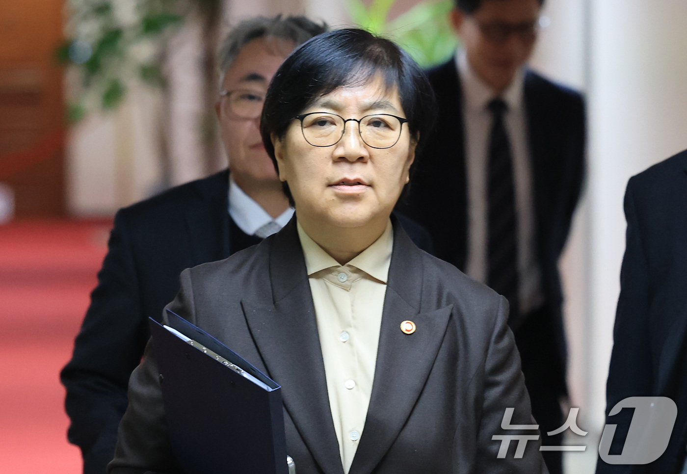 (서울=뉴스1) 임세영 기자 = 정은경 보건복지부 장관이 10일 서울 종로구 정부서울청사에서 열린 제7차 보건의료정책심의위원회 회의에 참석하고 있다. 2026.2.10/뉴스1