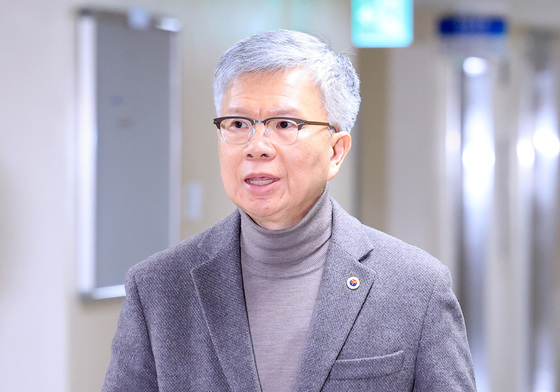 보건의료정책심의위원회의 참석하는 김택우 대한의사협회장