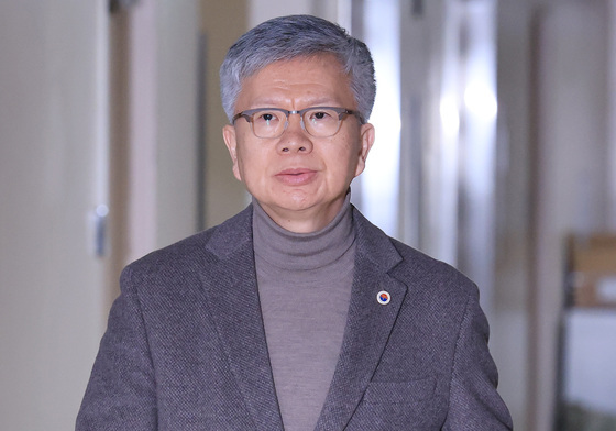 보건의료정책심의위원회의 참석하는 김택우 대한의사협회장