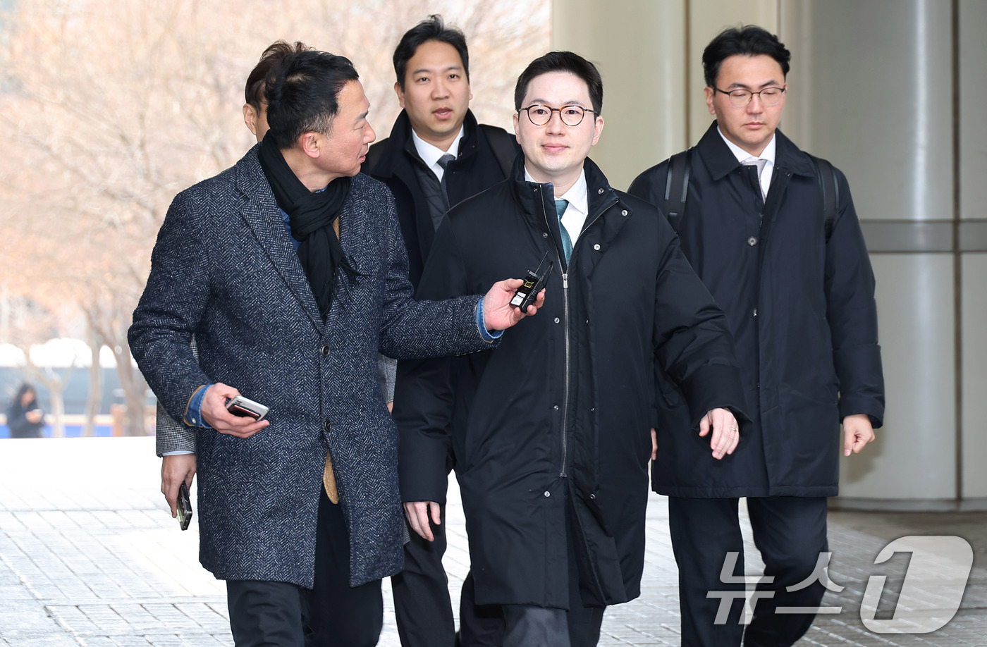 (서울=뉴스1) 안은나 기자 = 헌법재판관 미임명과 관련해 재판에 넘겨진 이원모 전 대통령실 공직기강비서관이 10일 오후 서울 서초구 중앙지방법원에서 열린 직원남용권리행사방해 등 …