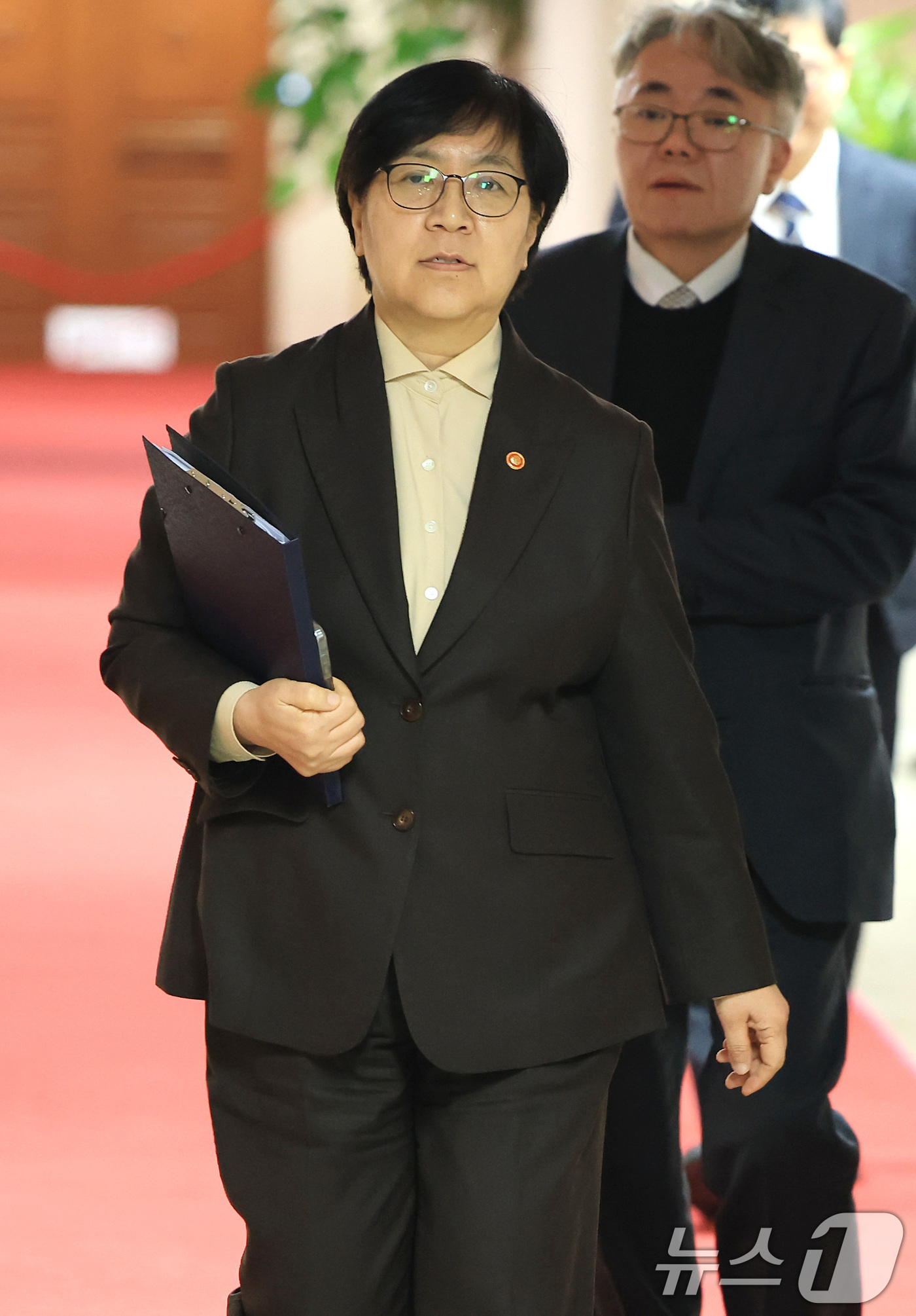 (서울=뉴스1) 임세영 기자 = 정은경 보건복지부 장관이 10일 서울 종로구 정부서울청사에서 열린 제7차 보건의료정책심의위원회 회의에 참석하고 있다. 2026.2.10/뉴스1