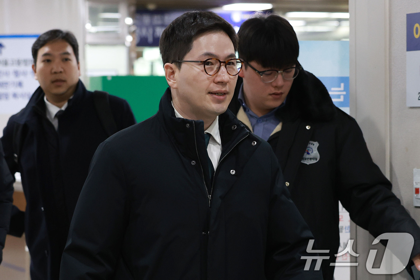 (서울=뉴스1) 안은나 기자 = 이원모 전 대통령실 공직기강비서관이 10일 오후 서울 서초구 중앙지방법원에서 윤석열 전 대통령 탄핵 소추 이후 국회가 추천한 헌법재판관 후보자 미임 …