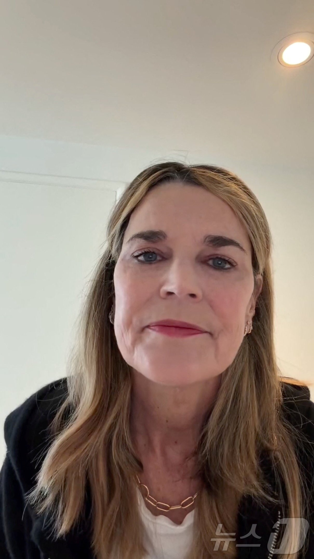 본문 이미지 - 미 NBC '투데이' 쇼의 간판 앵커 사바나 거스리(54)가 9일(현지시간) 인스타그램 영상 메시지를 통해 애리조나주 투손의 자택에서 납치 실종된 어머니 낸시 거스리(84)를 찾는 데 힘을 보태 줄 것을 호소하고 있다. 2026.02.09. ⓒ 로이터=뉴스1