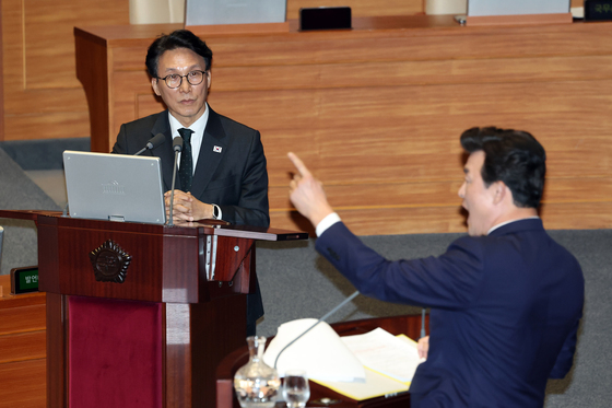 金총리 "국가부채 걱정 공감하지만…성장률 회복 주목해야"