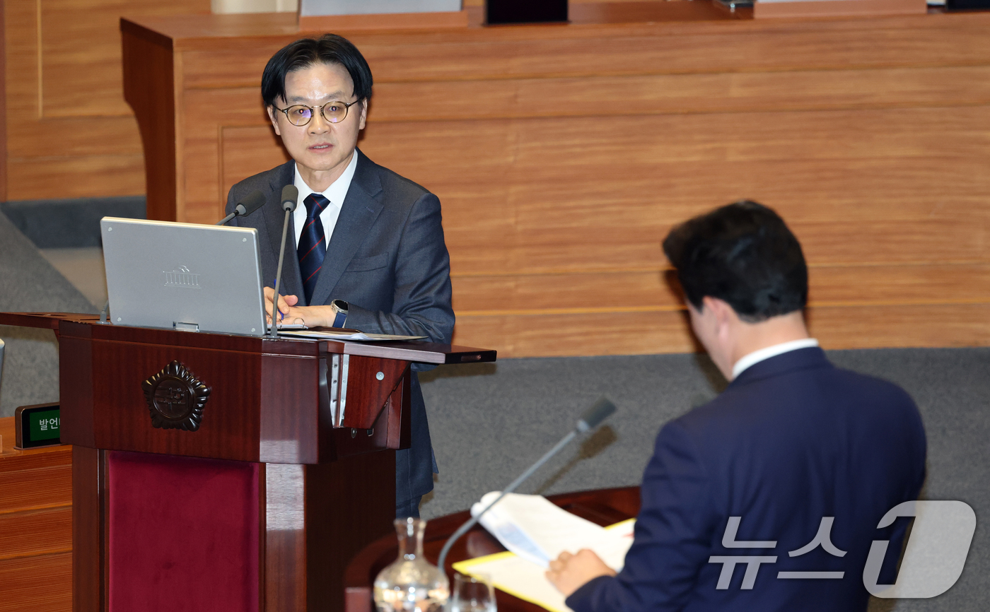 (서울=뉴스1) 이승배 기자 = 10일 서울 여의도 국회에서 열린 제432회국회(임시회) 경제에 관한 대정부 질문에서 김정관 산업통상자원부 장관이 답변하고 있다. 2026.2.10 …