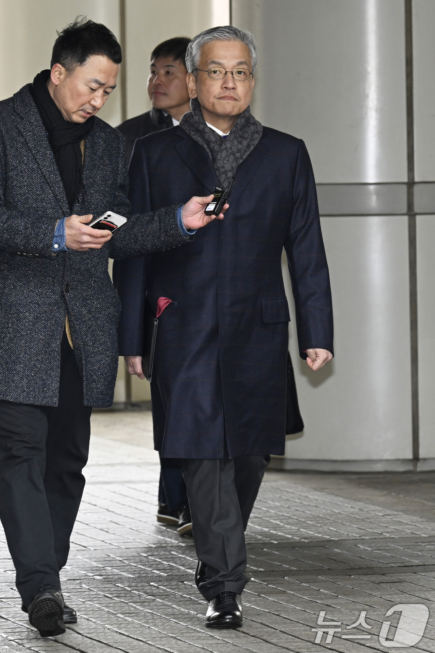 (서울=뉴스1) 안은나 기자 = 헌법재판관 미임명과 윤석열 전 대통령 측근인 이완규 후보자를 기습 지명하는데 관여한 혐의 등을 받는 최상목 전 경제부총리가 10일 오후 서울 서초구 …