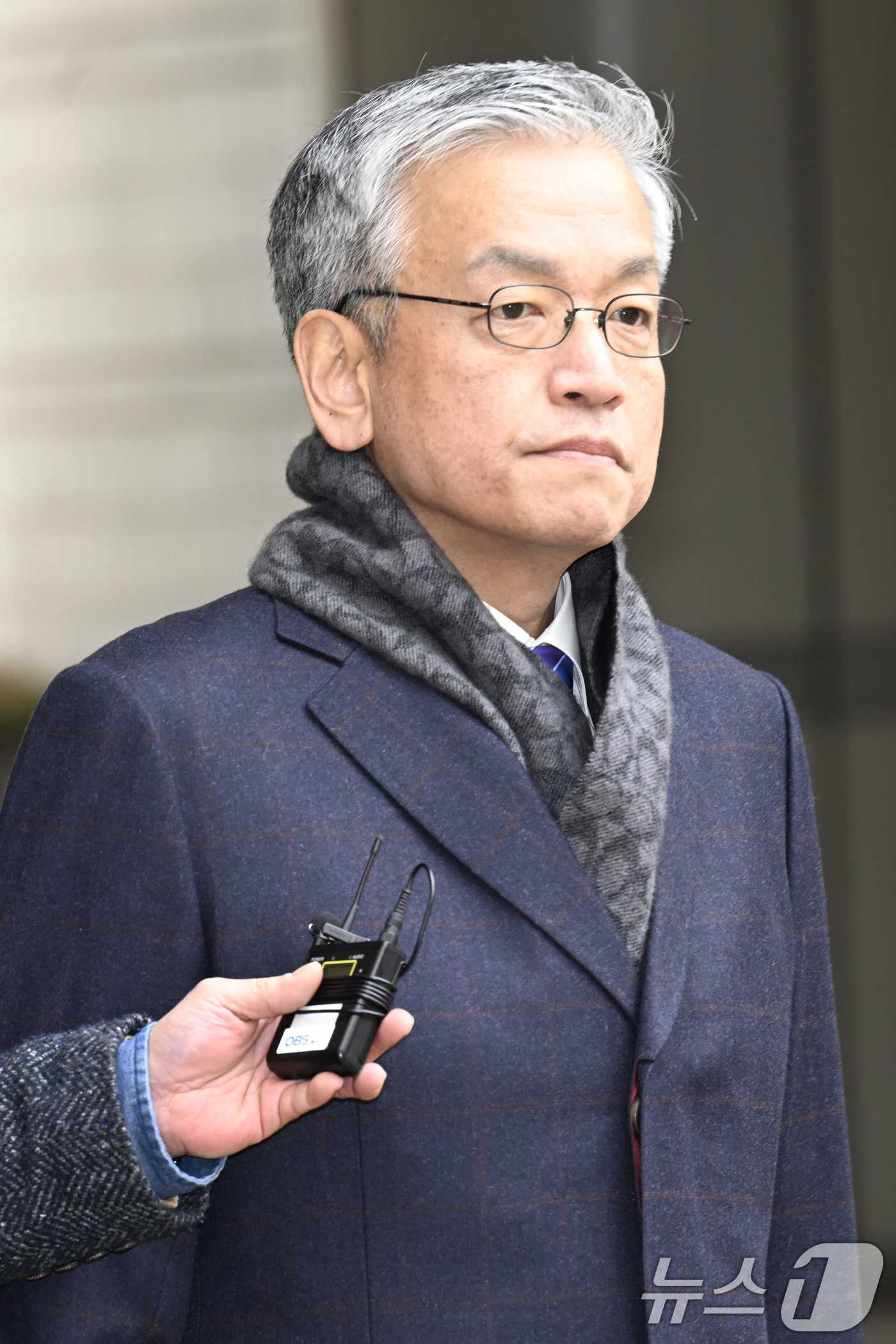 (서울=뉴스1) 안은나 기자 = 헌법재판관 미임명과 윤석열 전 대통령 측근인 이완규 후보자를 기습 지명하는데 관여한 혐의 등을 받는 최상목 전 경제부총리가 10일 오후 서울 서초구 …