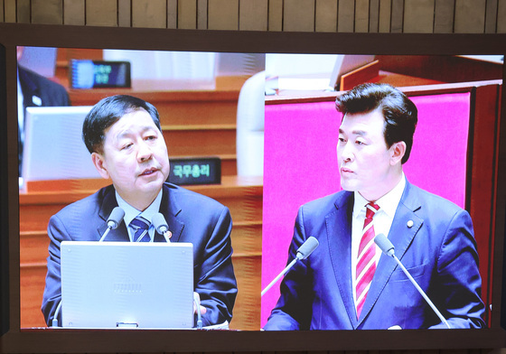 답변하는 구윤철 부총리