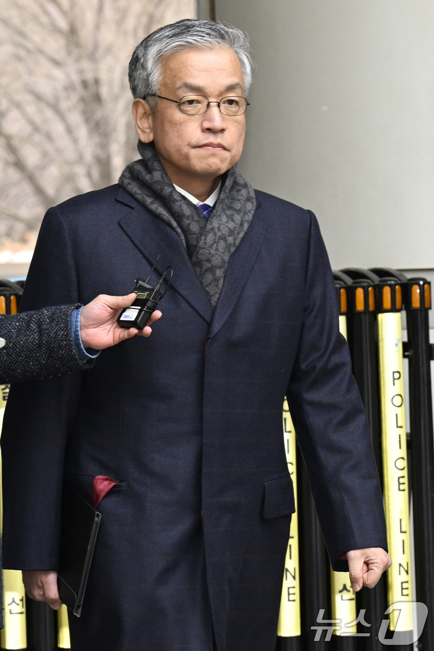 (서울=뉴스1) 안은나 기자 = 헌법재판관 미임명과 윤석열 전 대통령 측근인 이완규 후보자를 기습 지명하는데 관여한 혐의 등을 받는 최상목 전 경제부총리가 10일 오후 서울 서초구 …