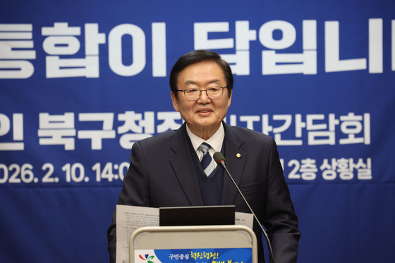 불출마 선언하는 문인 광주 북구청장