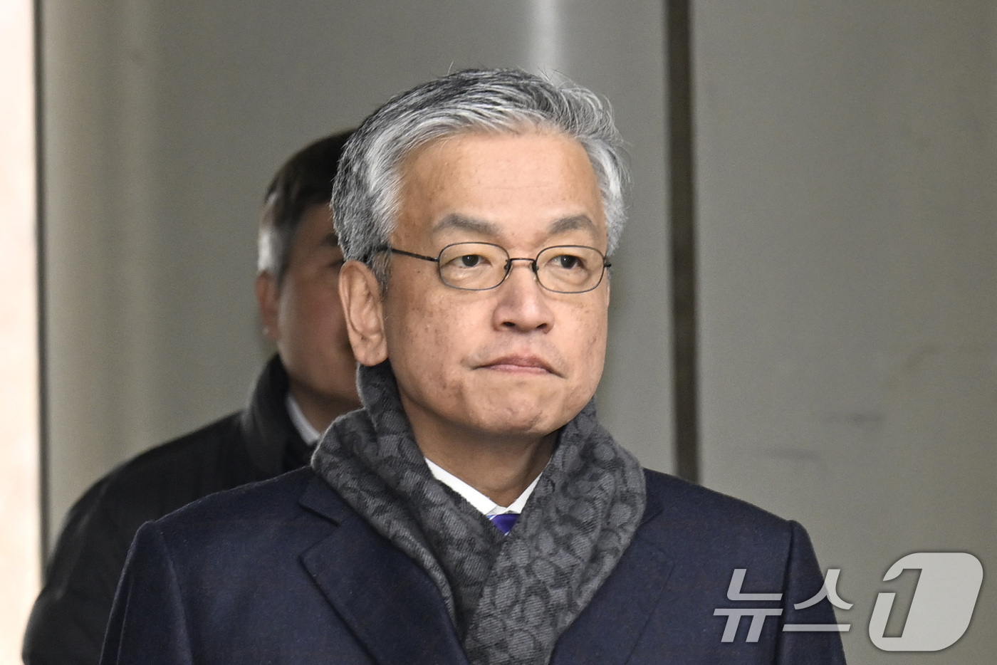 (서울=뉴스1) 안은나 기자 = 헌법재판관 미임명과 윤석열 전 대통령 측근인 이완규 후보자를 기습 지명하는데 관여한 혐의 등을 받는 최상목 전 경제부총리가 10일 오후 서울 서초구 …