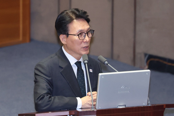 답변하는 김민석 총리