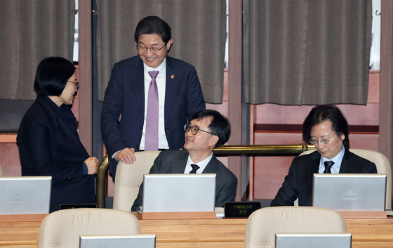 대정부 질문 자리한 국무위원들