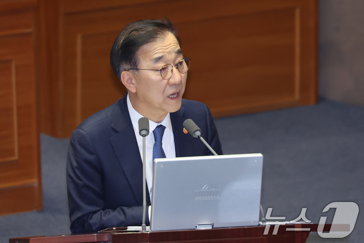 (서울=뉴스1) 신웅수 기자 = 김윤덕 국토교통부 장관이 10일 서울 여의도 국회에서 열린 제432회국회(임시회) 제5차 본회의에서 이만희 국민의힘 의원의 경제에 관한 질문에 답변 …