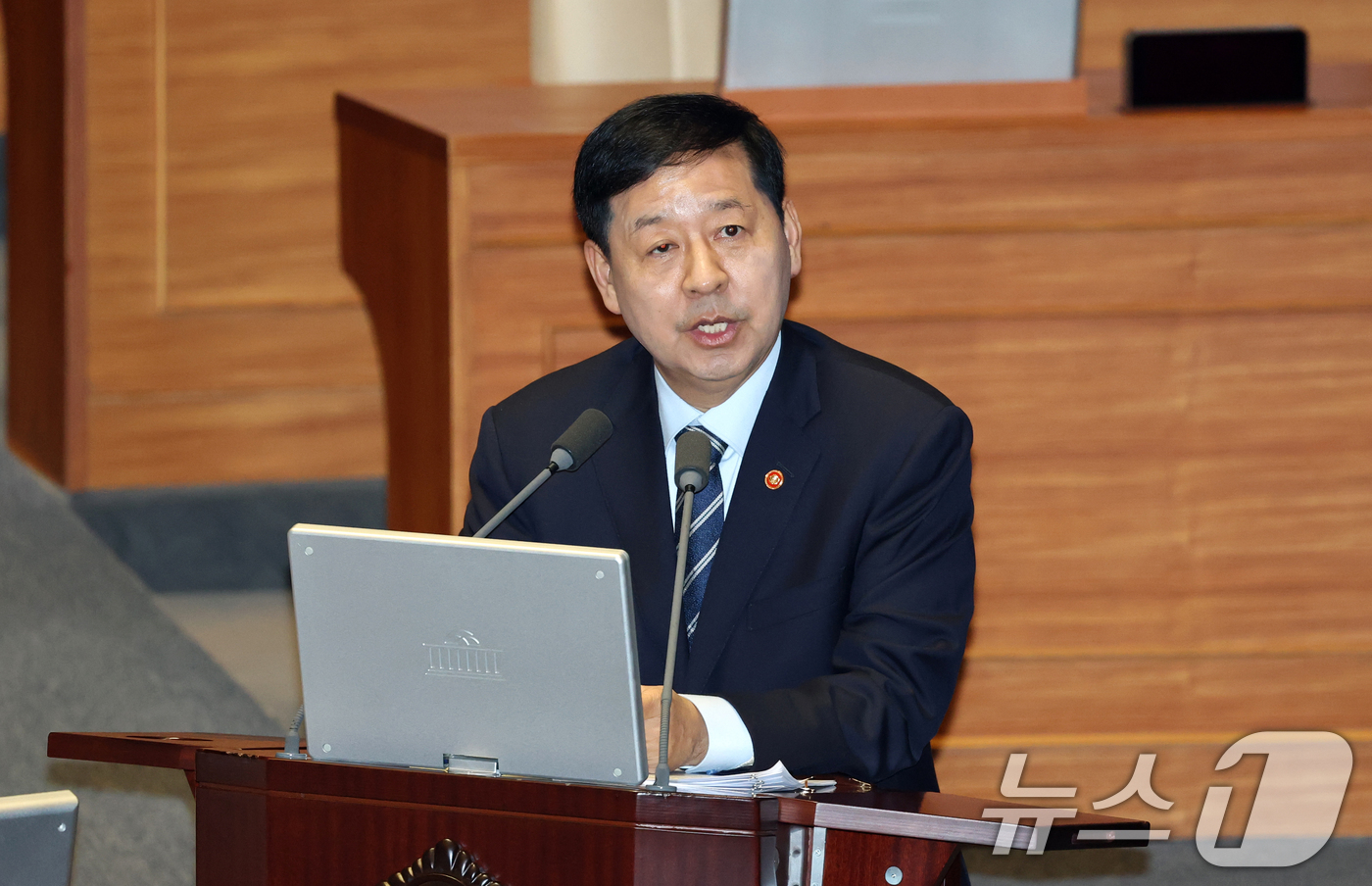 (서울=뉴스1) 이승배 기자 = 10일 서울 여의도 국회에서 열린 제432회국회(임시회) 경제에 관한 대정부 질문에서 구윤철 부총리 겸 재정경제부 장관이 답변하고 있다. 2026. …