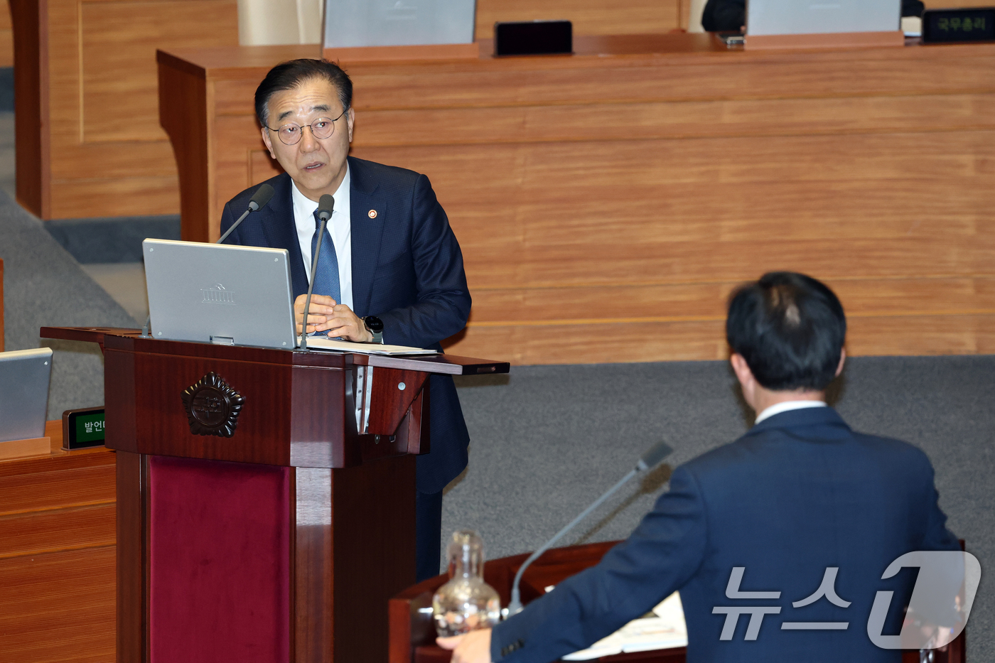 (서울=뉴스1) 이승배 기자 = 10일 서울 여의도 국회에서 열린 제432회국회(임시회) 경제에 관한 대정부 질문에서 김윤덕 국토교통부 장관이 질의에 답변하고 있다. 2026.2. …