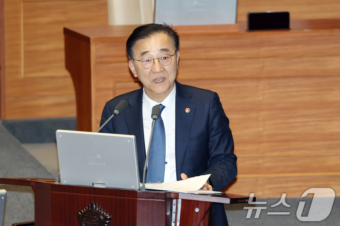 (서울=뉴스1) 이승배 기자 = 10일 서울 여의도 국회에서 열린 제432회국회(임시회) 경제에 관한 대정부 질문에서 김윤덕 국토교통부 장관이 질의에 답변하고 있다. 2026.2. …