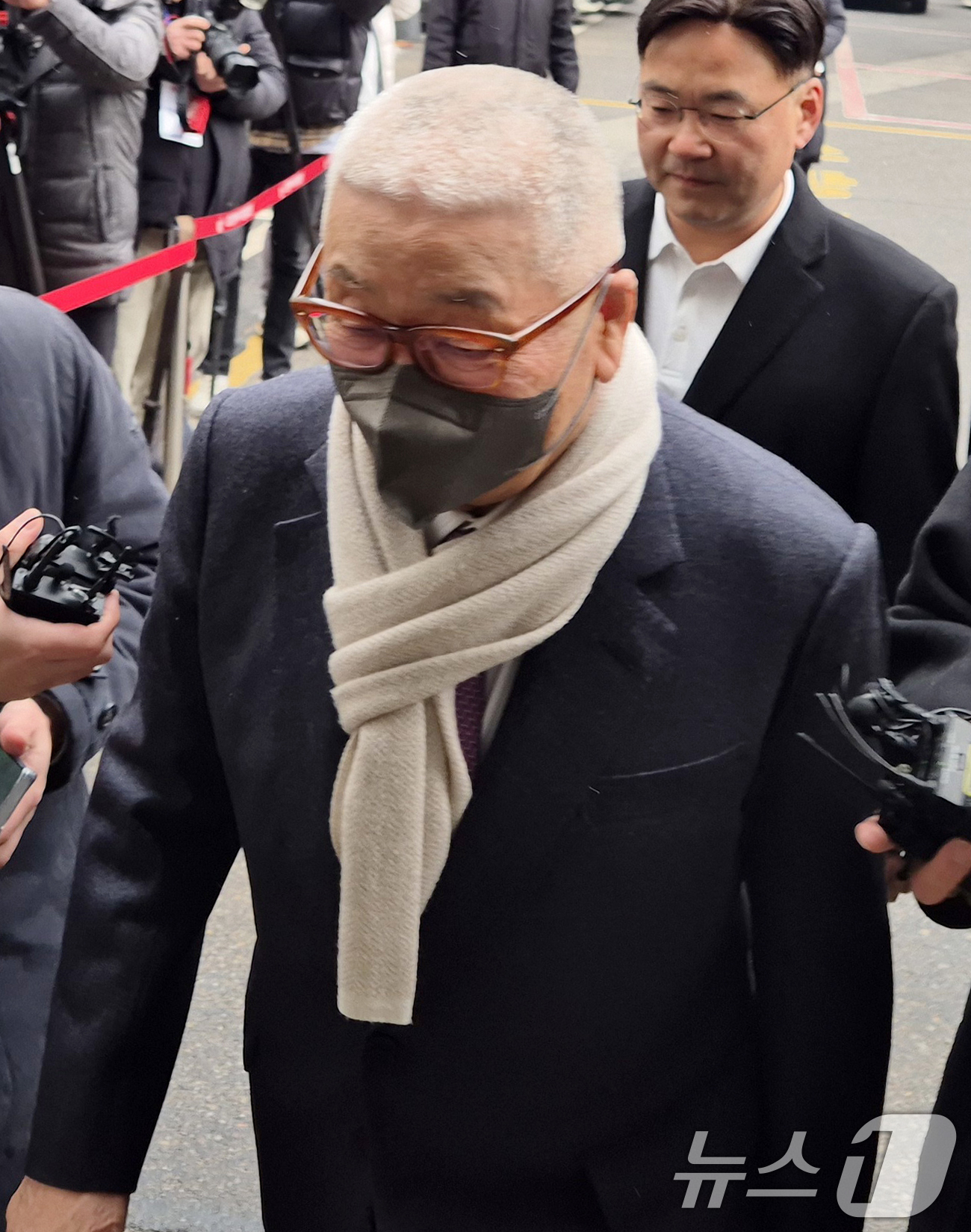 (의정부=뉴스1) 양희문기자 = 정도원 삼표그룹 회장이 10일 경기 의정부지방법원에 출석하고 있다. 중대재해처벌법 위반 등 혐의로 불구속 기소된 정 회장은 이날 1심에서 무죄를 선 …