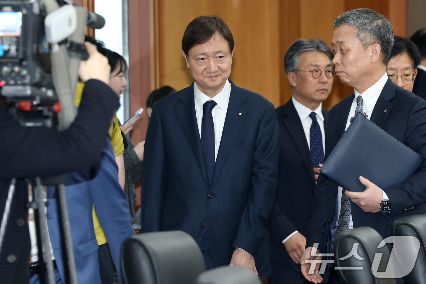 (서울=뉴스1) 이광호 기자 = 이찬진 금융감독원장이 10일 오후 서울 영등포구 금융투자협회에서 열린 증권회사 CEO와의 간담회에 참석하고 있다. 2026.2.10/뉴스1