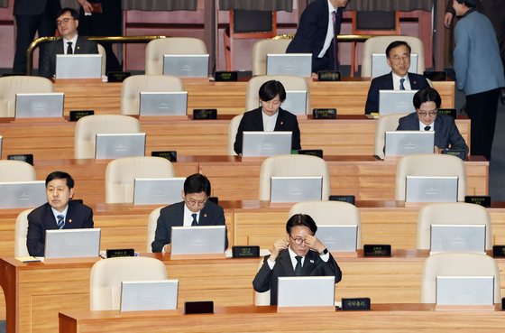 대정부질문 자리한 국무위원들