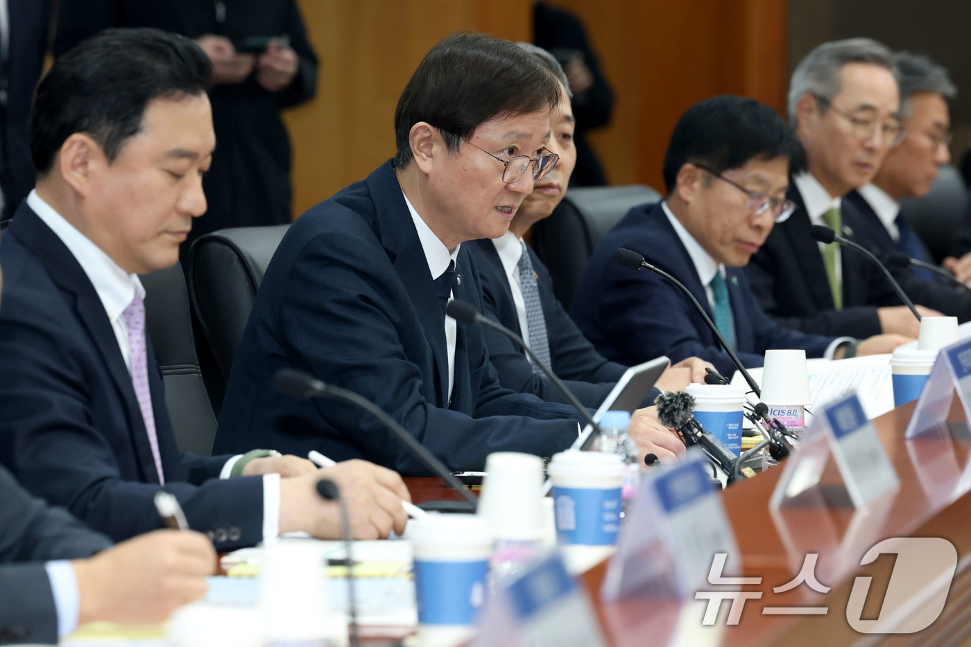 (서울=뉴스1) 이광호 기자 = 이찬진 금융감독원장이 10일 오후 서울 영등포구 금융투자협회에서 열린 증권회사 CEO와의 간담회에서 발언하고 있다. 2026.2.10/뉴스1