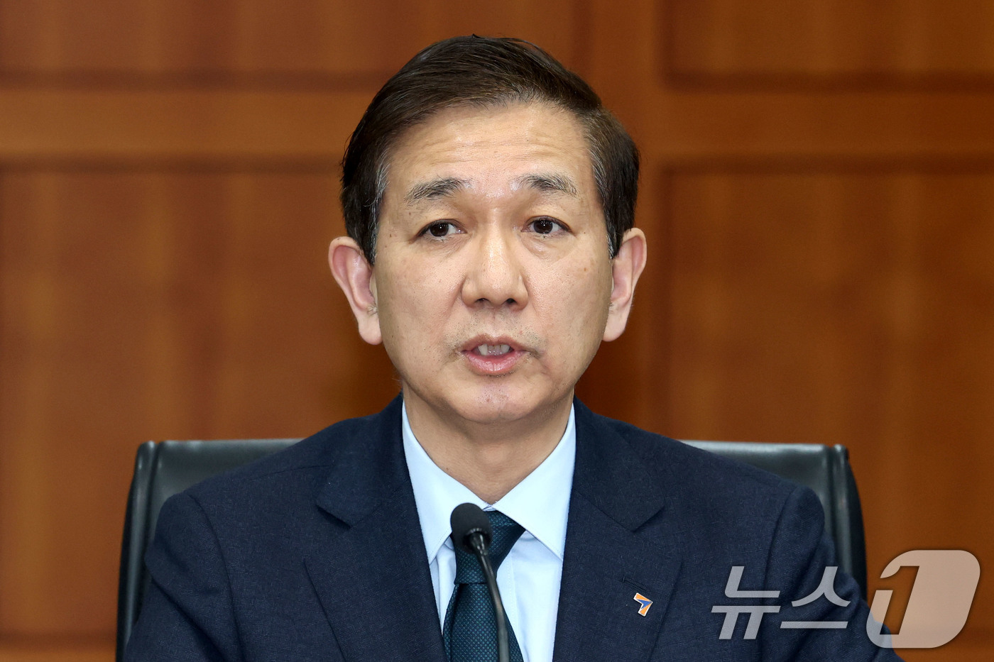 (서울=뉴스1) 이광호 기자 = 황성엽 금융투자협회장이 10일 오후 서울 영등포구 금융투자협회에서 열린 이찬진 금융감독원장과 증권회사 CEO 간담회에 참석해 발언하고 있다. 202 …