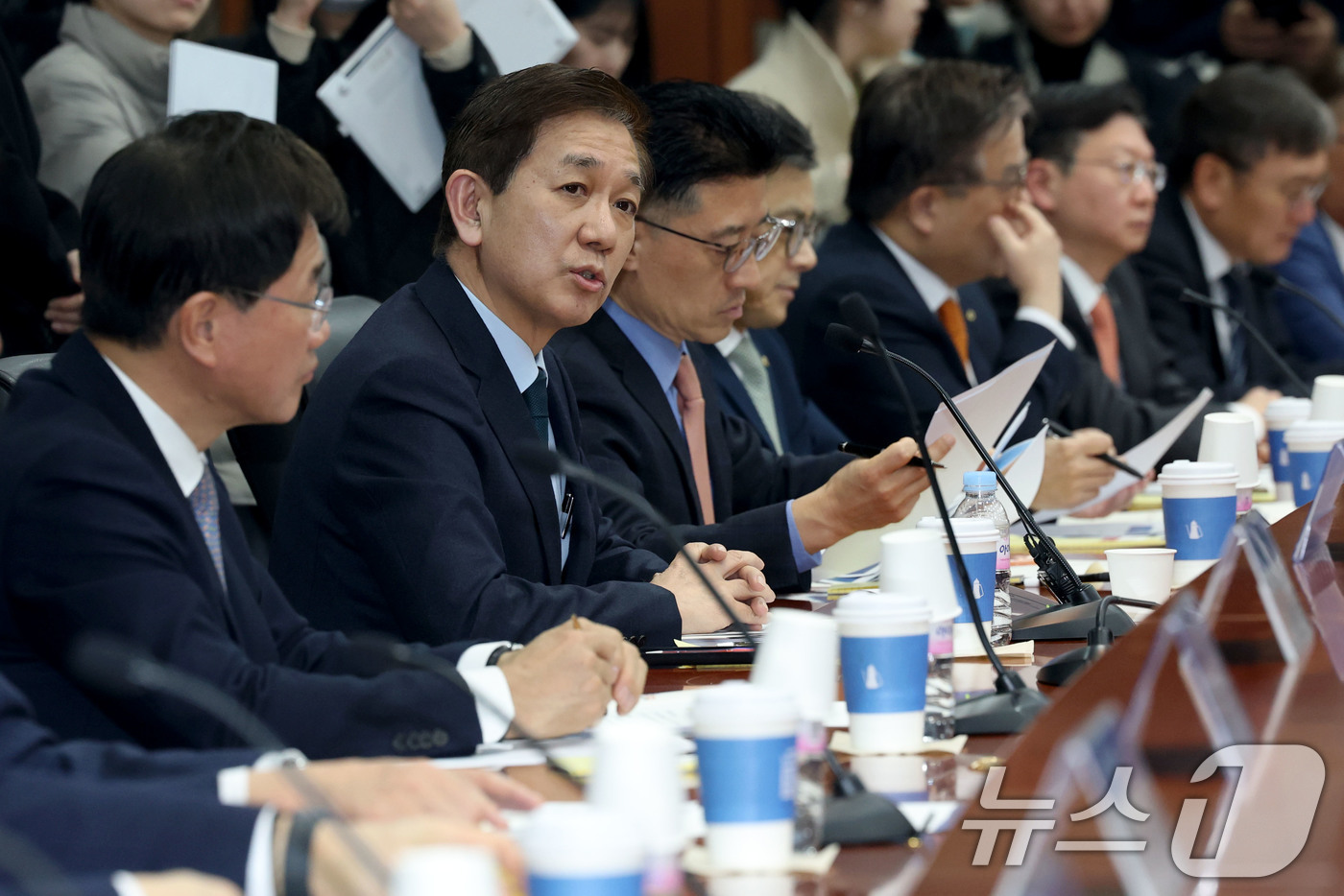 (서울=뉴스1) 이광호 기자 = 황성엽 금융투자협회장이 10일 오후 서울 영등포구 금융투자협회에서 열린 이찬진 금융감독원장과 증권회사 CEO 간담회에 참석해 발언하고 있다. 202 …