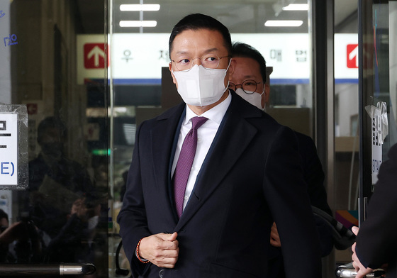 법원 "LG家 사위 윤관, 삼부토건 손자에 2억 갚아야"…1심 취소