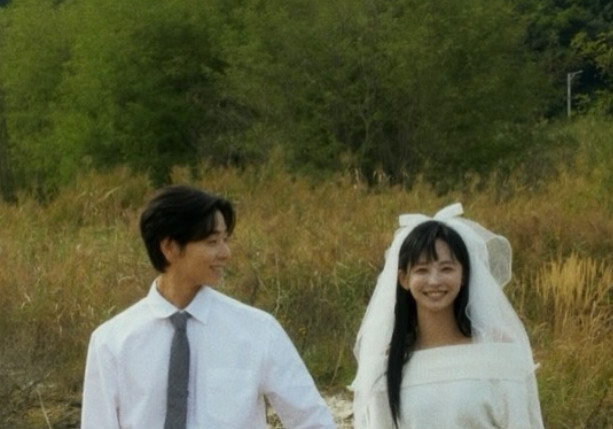 '양성애자 고백' 솜혜빈, 2살 연하 男가수 김예훈과 웨딩화보 공개 [N샷]