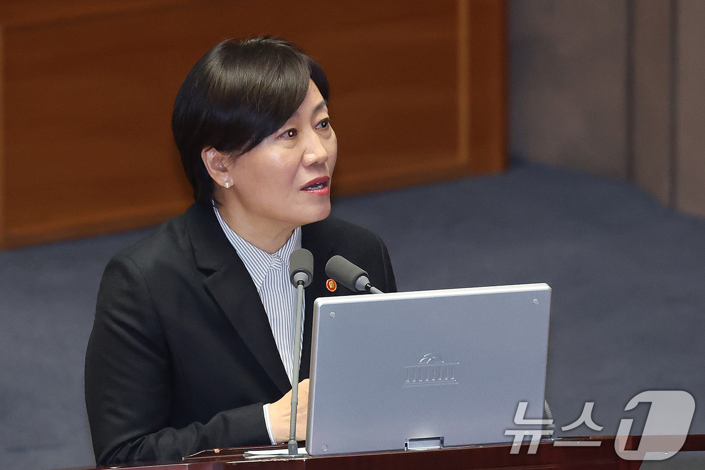 (서울=뉴스1) 신웅수 기자 = 송미령 농림축산식품부 장관이 10일 서울 여의도 국회에서 열린 제432회국회(임시회) 제5차 본회의에서 위성곤 더불어민주당 의원의 경제에 관한 질문 …