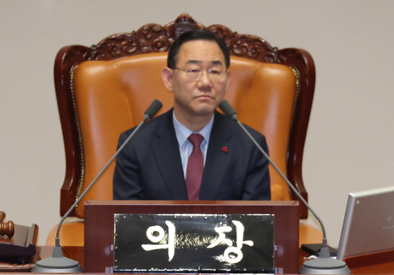 경제에 관한 질문하는 이인선