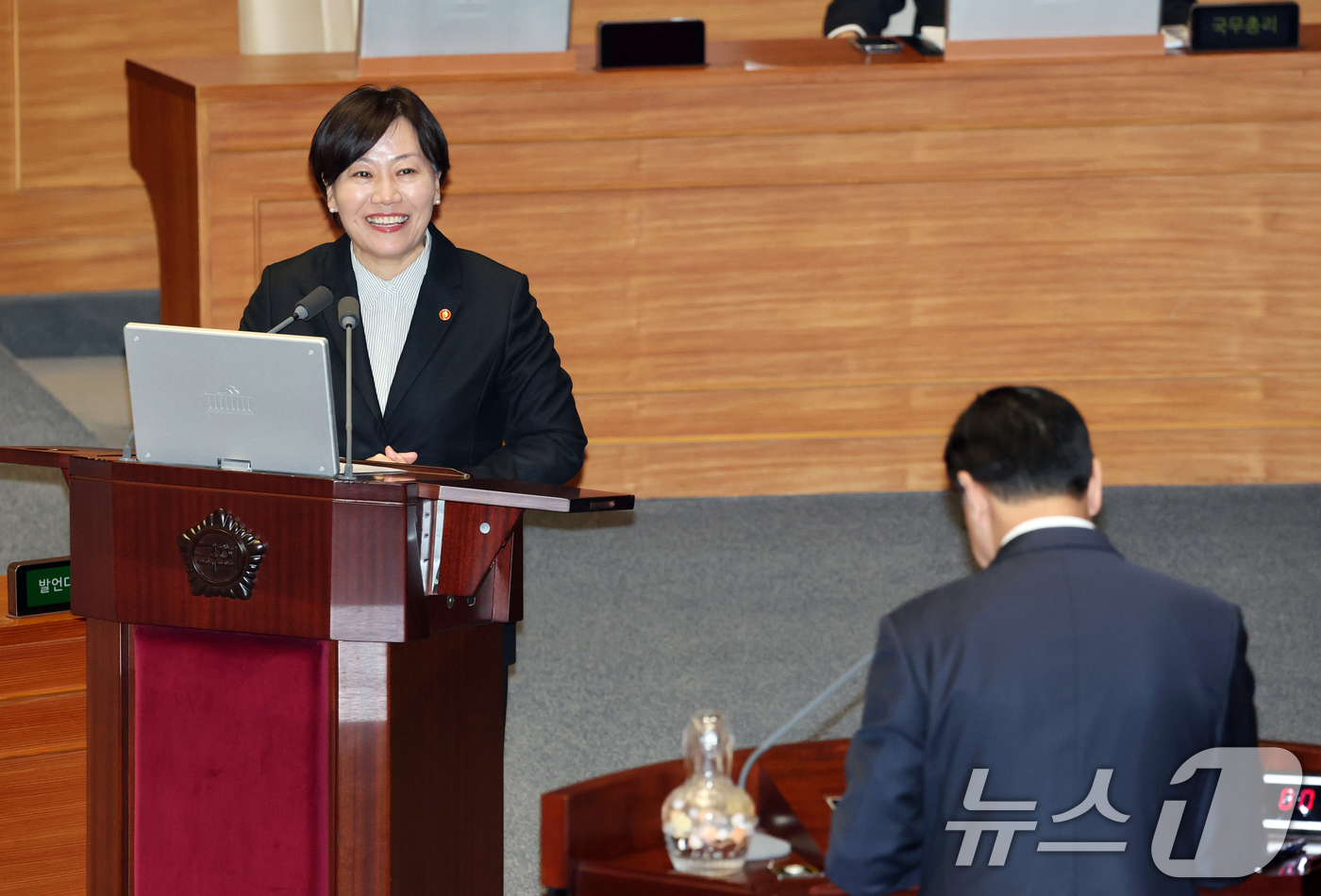 (서울=뉴스1) 이승배 기자 = 10일 서울 여의도 국회에서 열린 제432회국회(임시회) 경제에 관한 대정부 질문에서 송미령 농림축산식품부 장관이 질의에 답변하고 있다. 2026. …