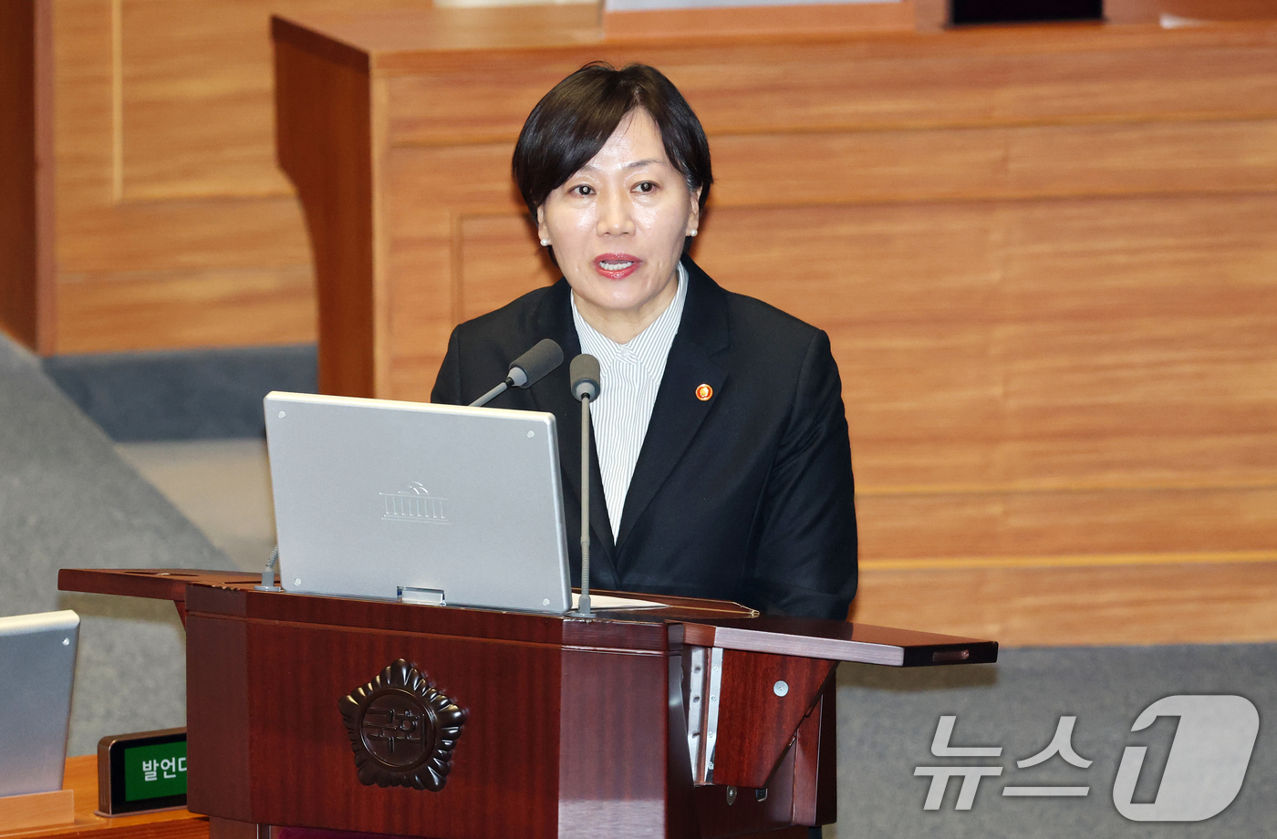 (서울=뉴스1) 이승배 기자 = 10일 서울 여의도 국회에서 열린 제432회국회(임시회) 경제에 관한 대정부 질문에서 송미령 농림축산식품부 장관이 질의에 답변하고 있다. 2026. …