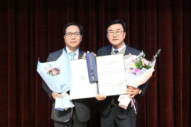 유의식 완주군의회 의장, 민주평통 의장 표창