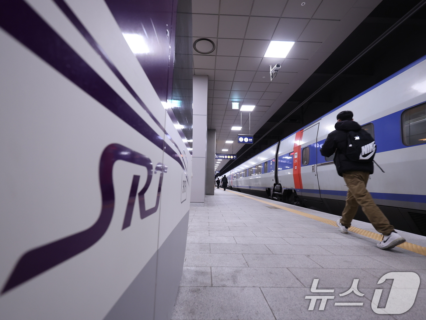(서울=뉴스1) 박지혜 기자 = 코레일과 에스알은 25일 오후 서울 수서역 KTX-SRT 시범 교차운행에 앞서 실제 영업 노선에서 시운전을 진행하고 있다. 2026.2.10/뉴스1 …