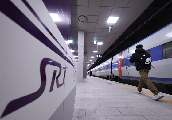 교차 시범운행 하는 KTX-SRT